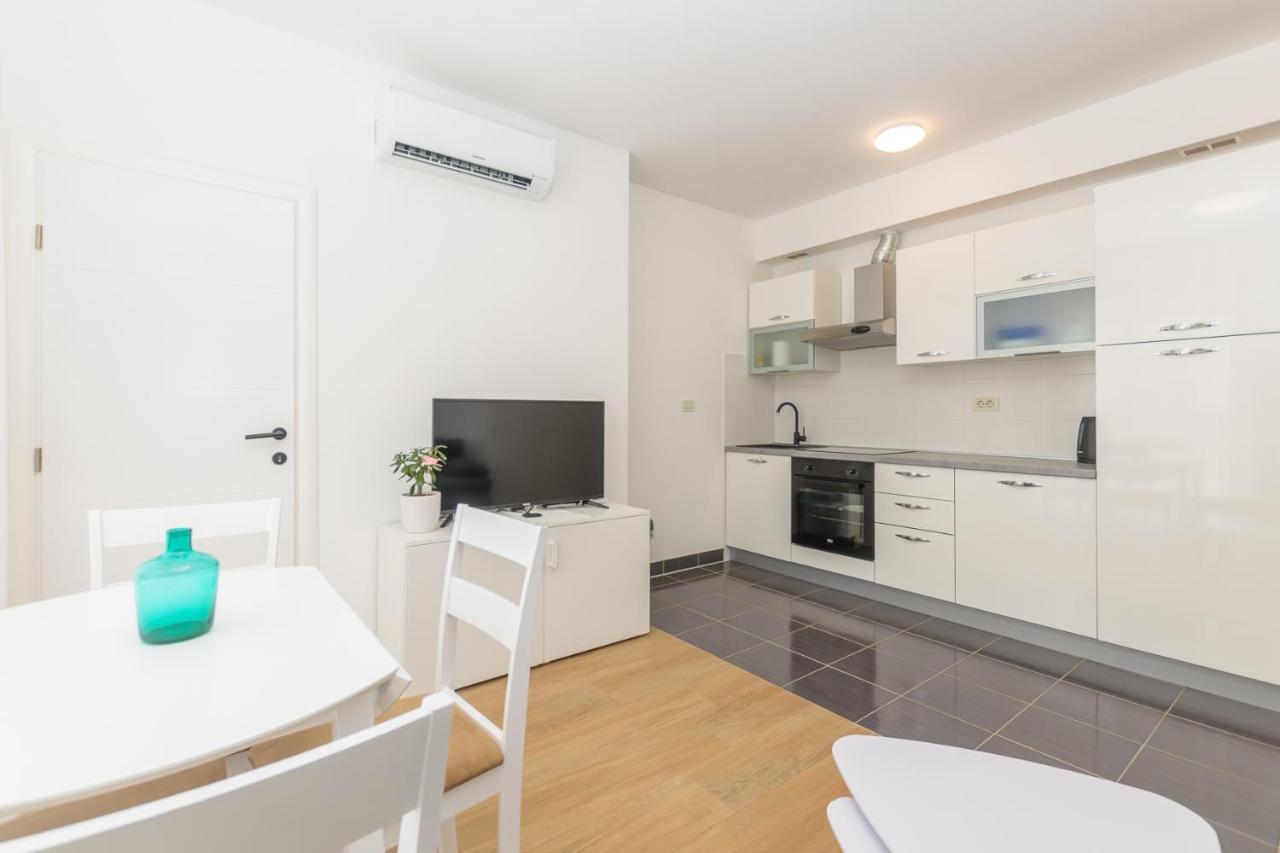 Gigo Apartment พูลา ภายนอก รูปภาพ